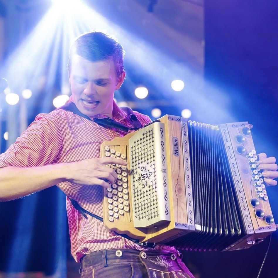 Martin Tschernko mit Steirischer Harmonika